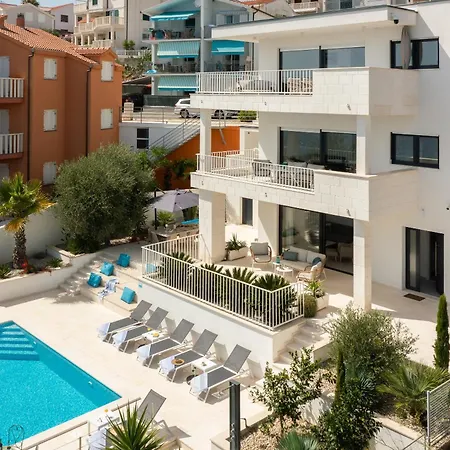 Leonardo Apartman *