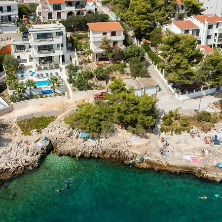 شقة Leonardo تروغير