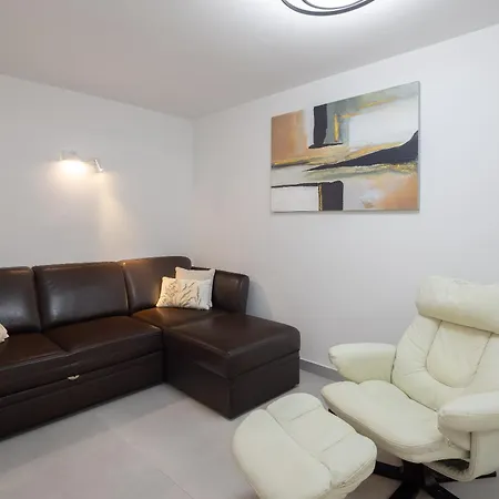 Leonardo شقة تروغير